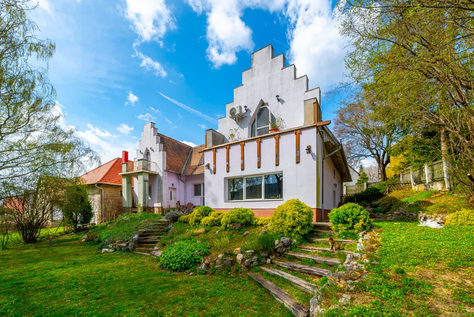 Pilisszántón erdő mellet eladó családiház!